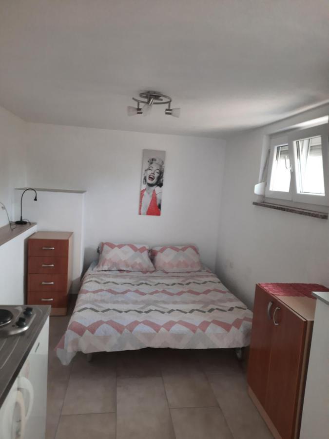 Soba Sanja Apartment Pula Luaran gambar